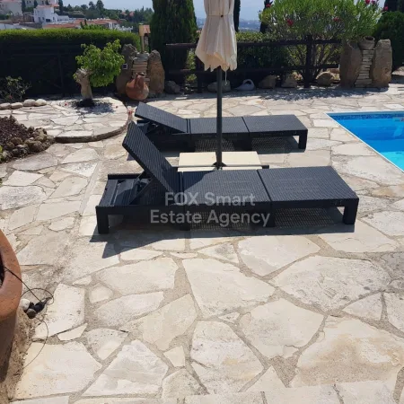 Μπανγκαλόου προς πώληση