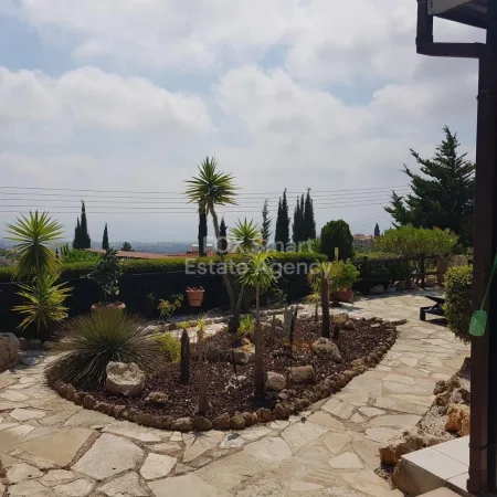 Μπανγκαλόου προς πώληση
