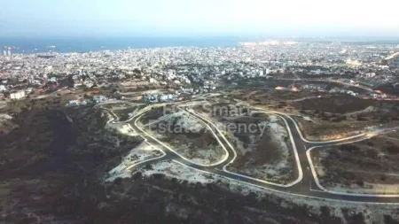 קרקע למגורים למכירה