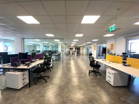 Γραφείο προς ενοικίαση