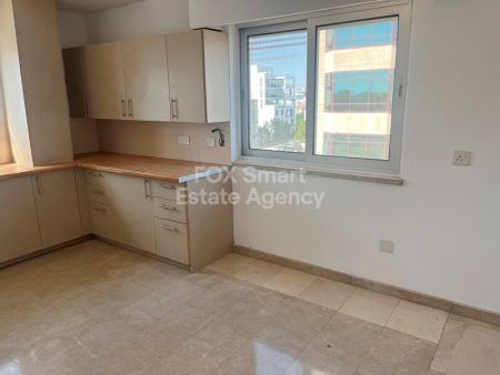 Γραφείο προς ενοικίαση