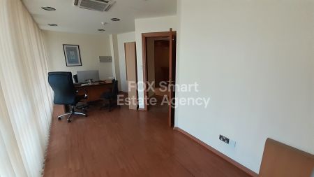 Γραφείο προς ενοικίαση