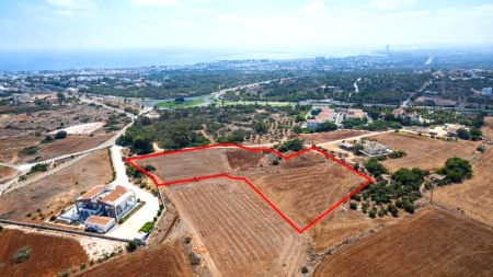 קרקע למגורים למכירה