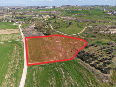 קרקע למגורים למכירה