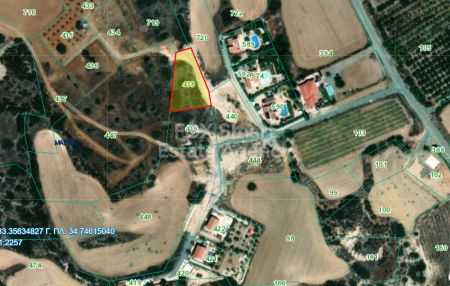 Жилой участок