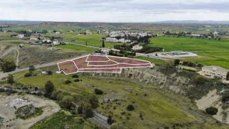 קרקע למגורים למכירה