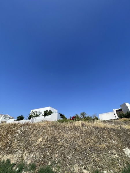 קרקע למגורים למכירה