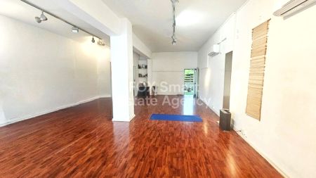 Vente au détail à louer