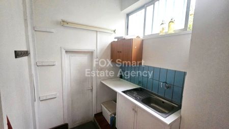 Vente au détail à louer