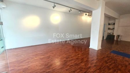 Vente au détail à louer