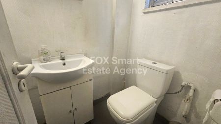 Vente au détail à louer