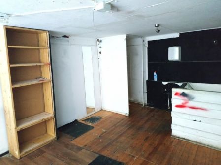 מסחר למכירה