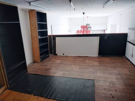 מסחר למכירה