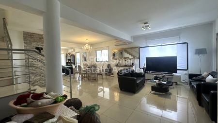 Двухквартирный дом в аренду