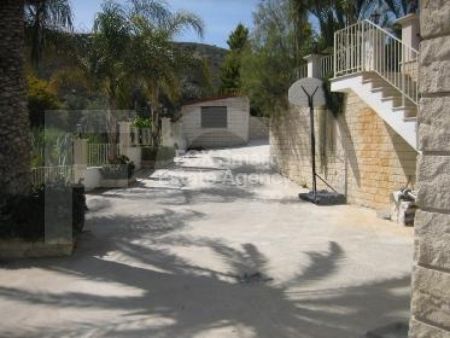 Μπανγκαλόου προς πώληση