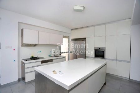 Semi-detached House for sale