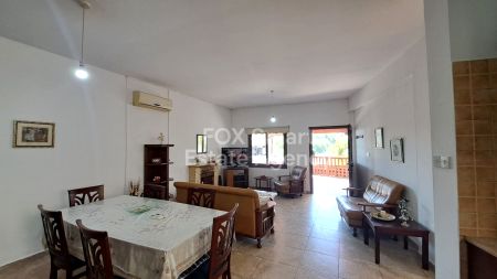 בית דו משפחתי למכירה