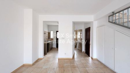 Thumbnail 3 Ακίνητα προς Πώληση στην περιοχή Πάφος