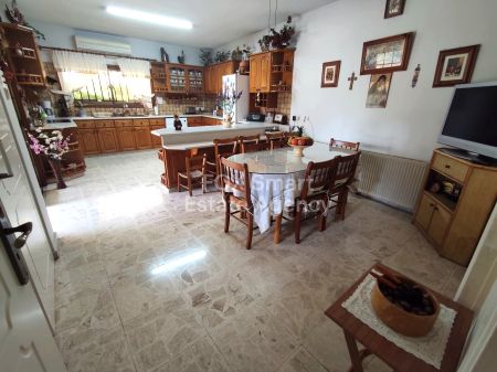 Semi-detached House for sale