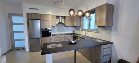 בית דו משפחתי למכירה