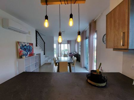 בית דו משפחתי למכירה