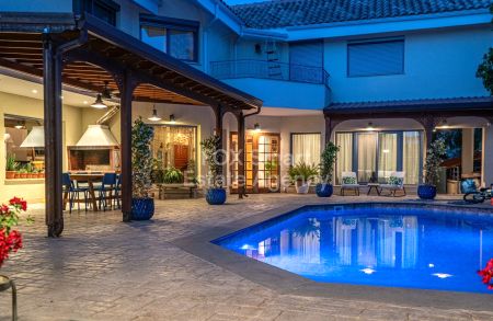 Вилла на продажу