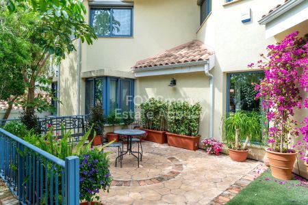 Вилла на продажу