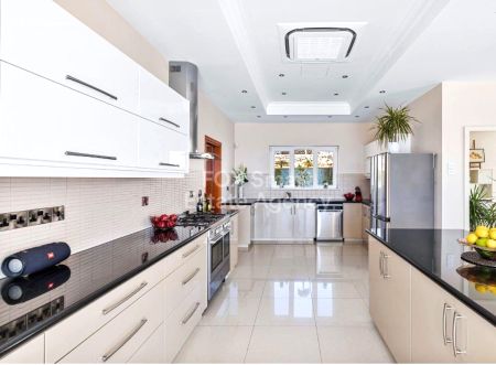 Вилла на продажу