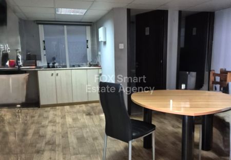 מחסן למכירה