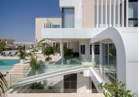 Villa for sale